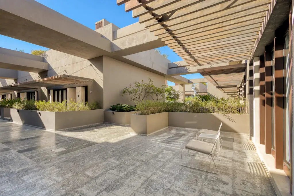Modern marina-view penthouse with private hot tub, pool & Netflix