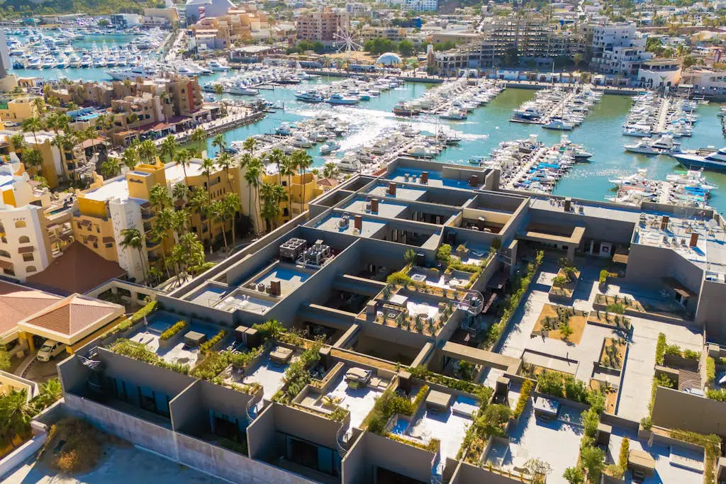 Modern marina-view penthouse with private hot tub, pool & Netflix