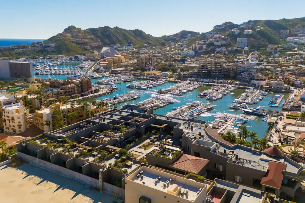 Modern marina-view penthouse with private hot tub, pool & Netflix