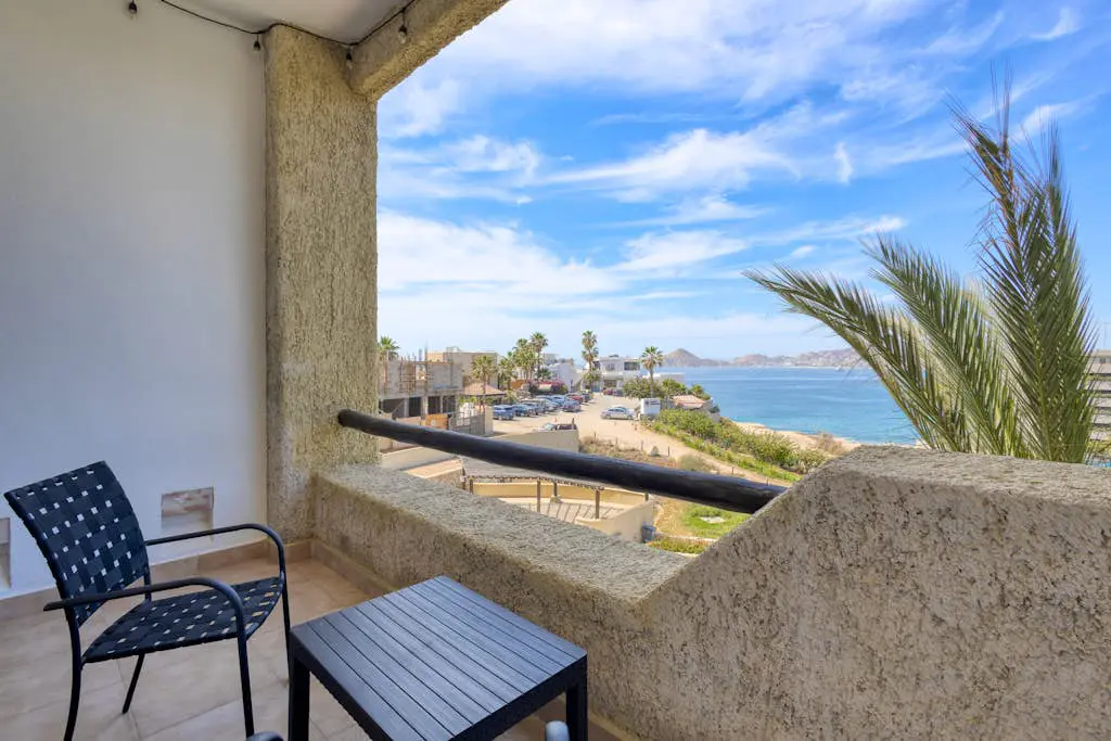 Stylish coastal retreat with breathtaking views, resort pool & private balcony