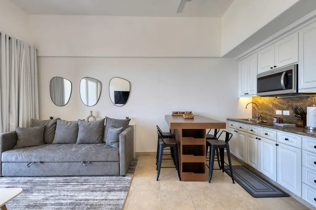 Stylish coastal retreat with breathtaking views, resort pool & private balcony