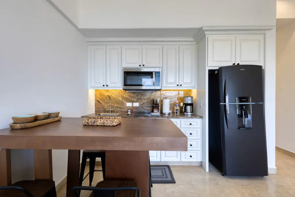 Stylish coastal retreat with breathtaking views, resort pool & private balcony