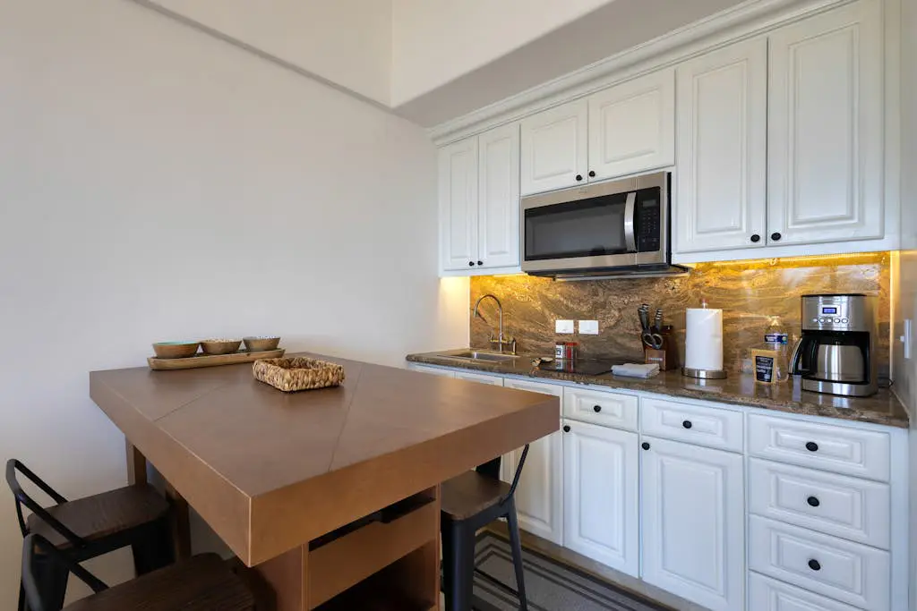 Stylish coastal retreat with breathtaking views, resort pool & private balcony