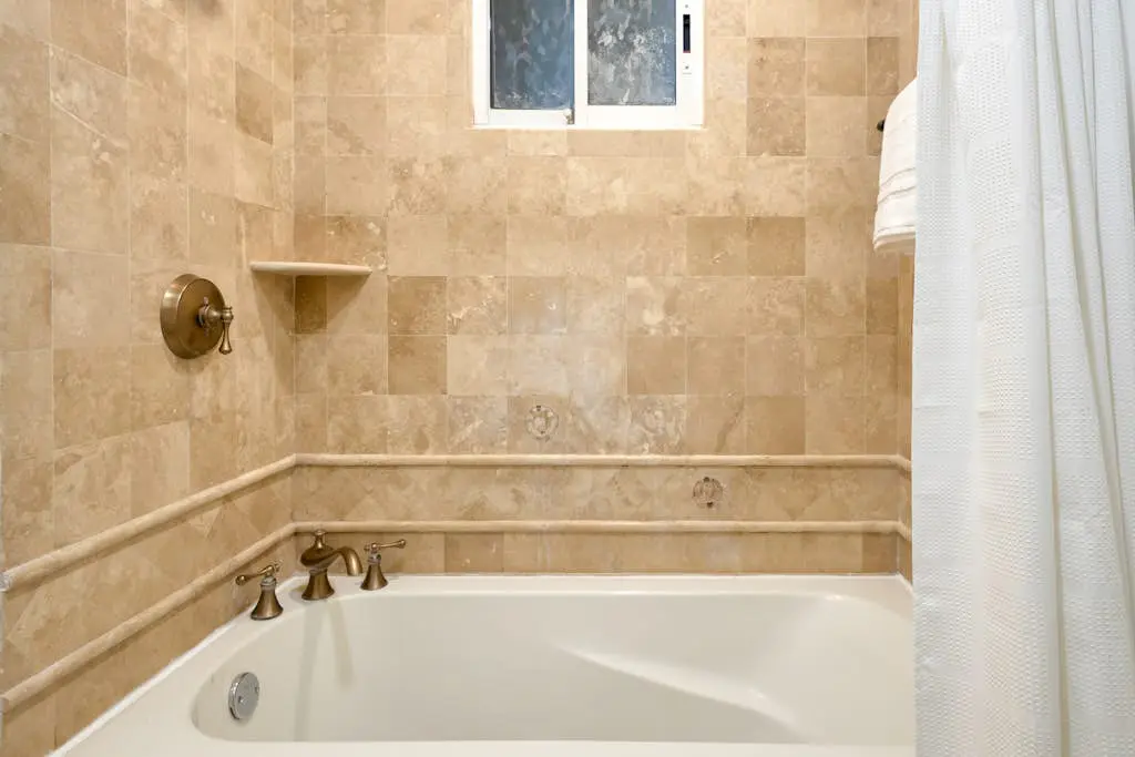 Stylish coastal retreat with breathtaking views, resort pool & private balcony