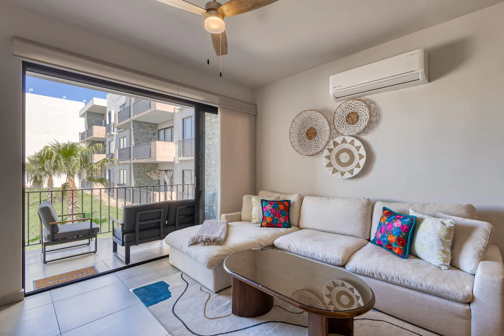 Bright and modern condo w/ balcony, shared pool, a/c, minutes to beach & town