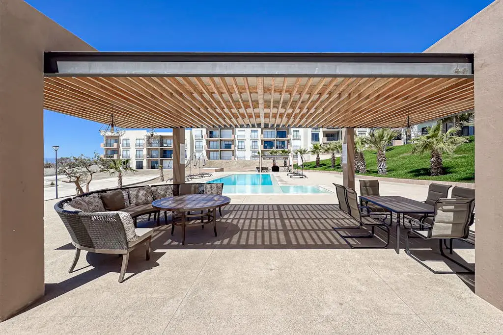 Bright and modern condo w/ balcony, shared pool, a/c, minutes to beach & town