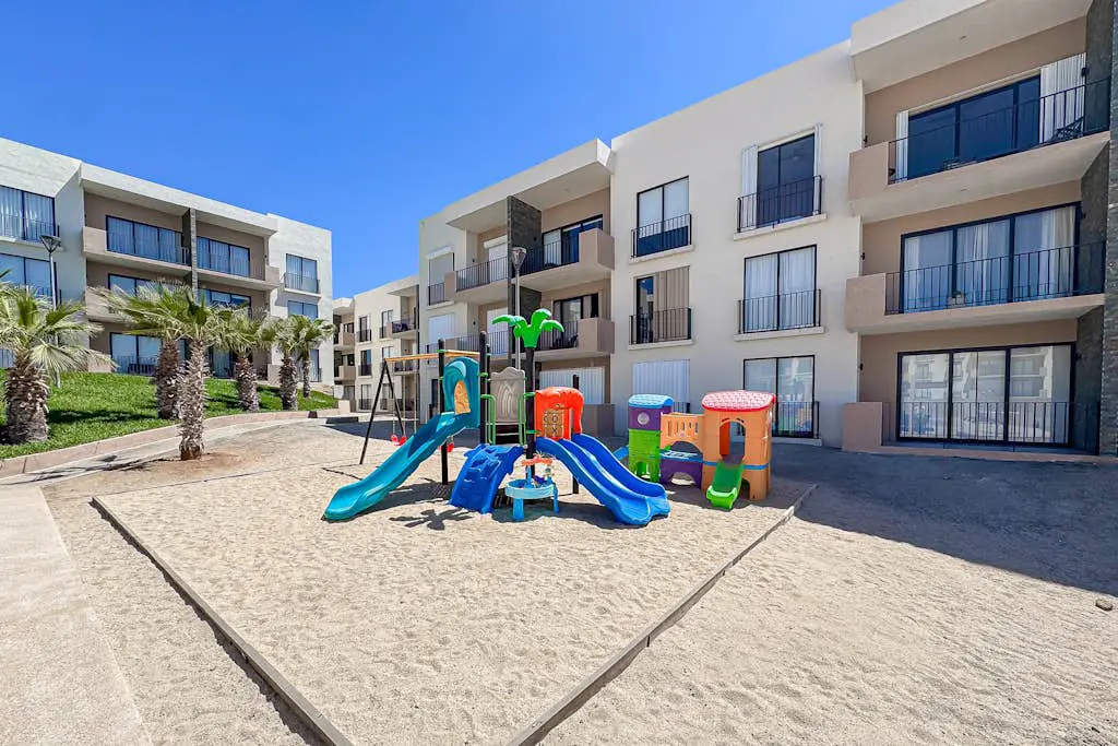 Bright and modern condo w/ balcony, shared pool, a/c, minutes to beach & town