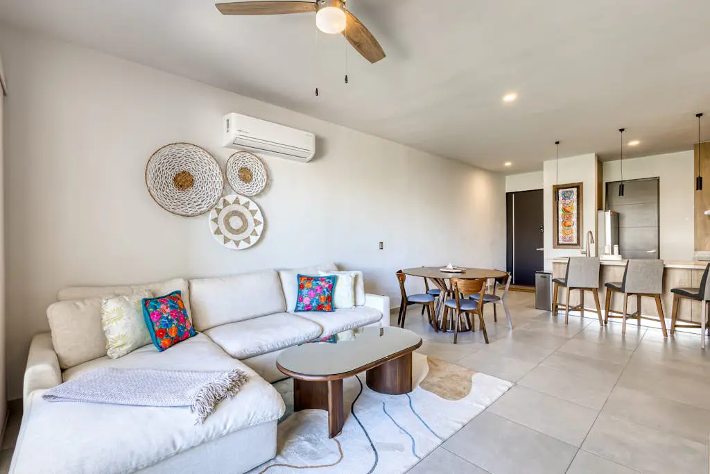 Bright and modern condo w/ balcony, shared pool, a/c, minutes to beach & town