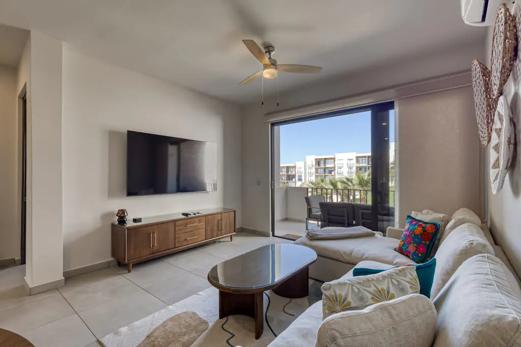 Bright and modern condo w/ balcony, shared pool, a/c, minutes to beach & town