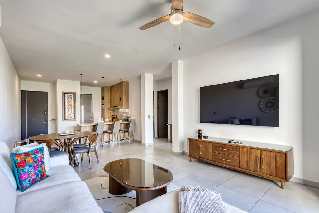 Bright and modern condo w/ balcony, shared pool, a/c, minutes to beach & town