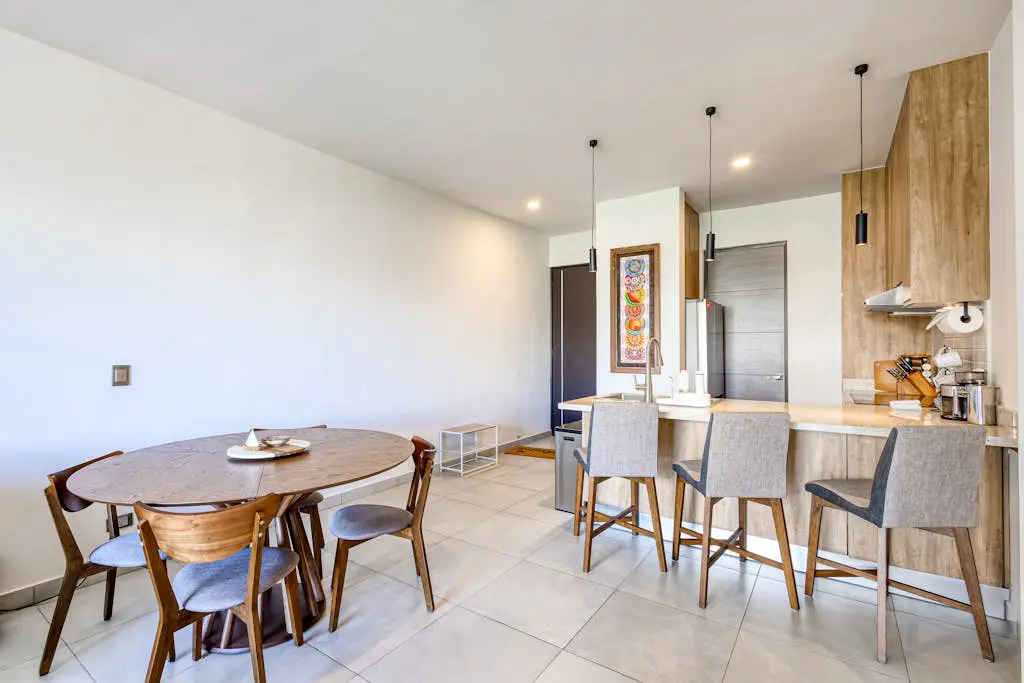 Bright and modern condo w/ balcony, shared pool, a/c, minutes to beach & town