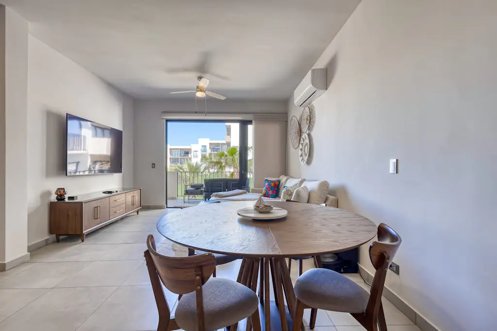 Bright and modern condo w/ balcony, shared pool, a/c, minutes to beach & town