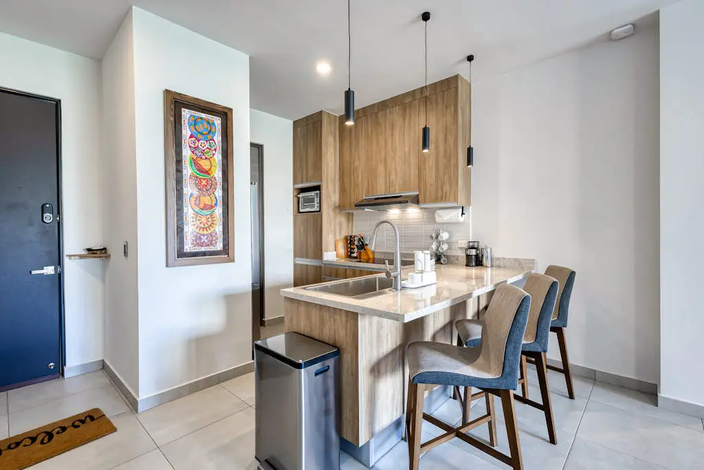 Bright and modern condo w/ balcony, shared pool, a/c, minutes to beach & town