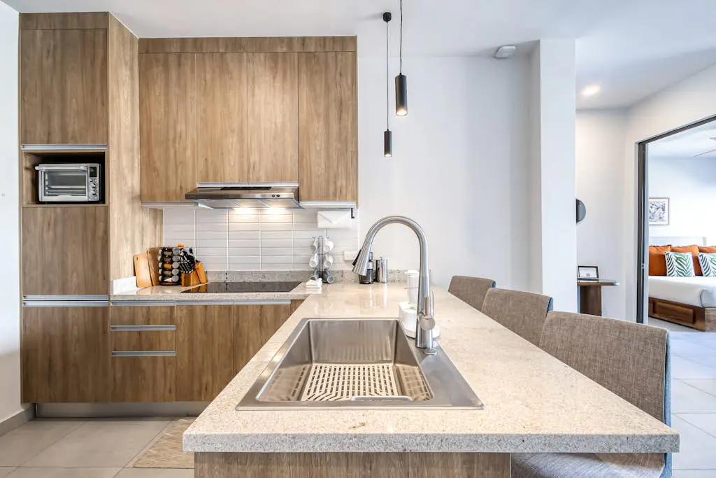 Bright and modern condo w/ balcony, shared pool, a/c, minutes to beach & town