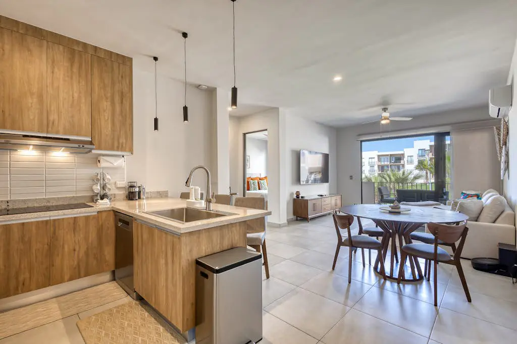Bright and modern condo w/ balcony, shared pool, a/c, minutes to beach & town