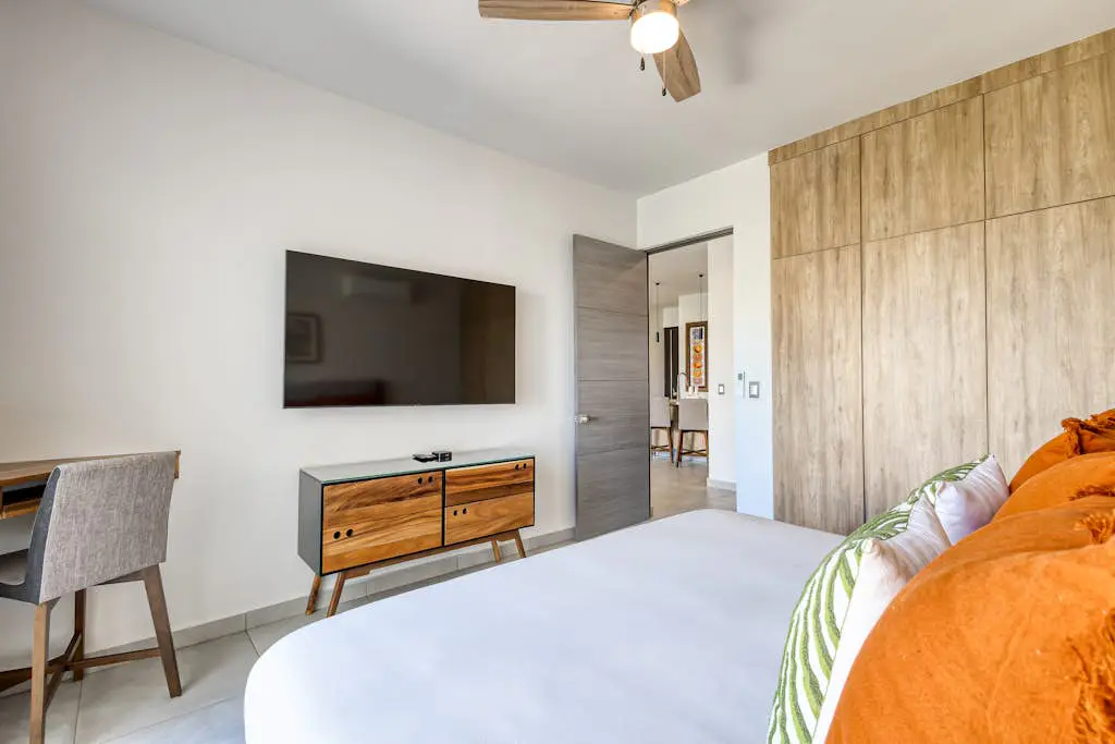 Bright and modern condo w/ balcony, shared pool, a/c, minutes to beach & town