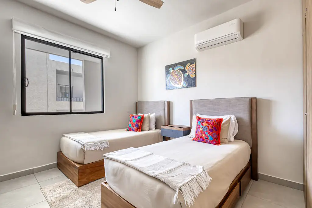 Bright and modern condo w/ balcony, shared pool, a/c, minutes to beach & town