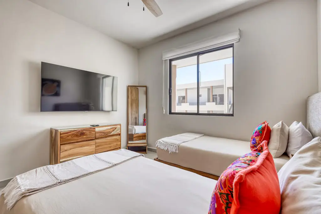 Bright and modern condo w/ balcony, shared pool, a/c, minutes to beach & town