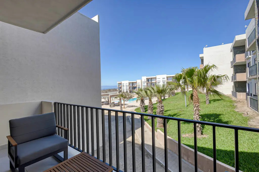 Bright and modern condo w/ balcony, shared pool, a/c, minutes to beach & town