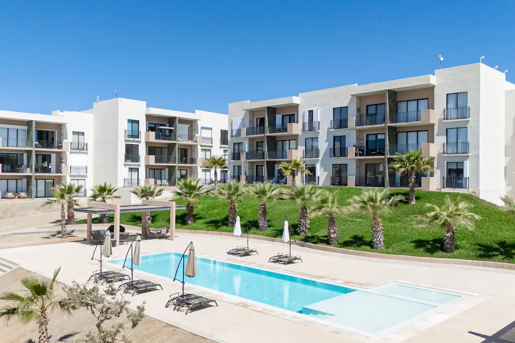 Bright and modern condo w/ balcony, shared pool, a/c, minutes to beach & town