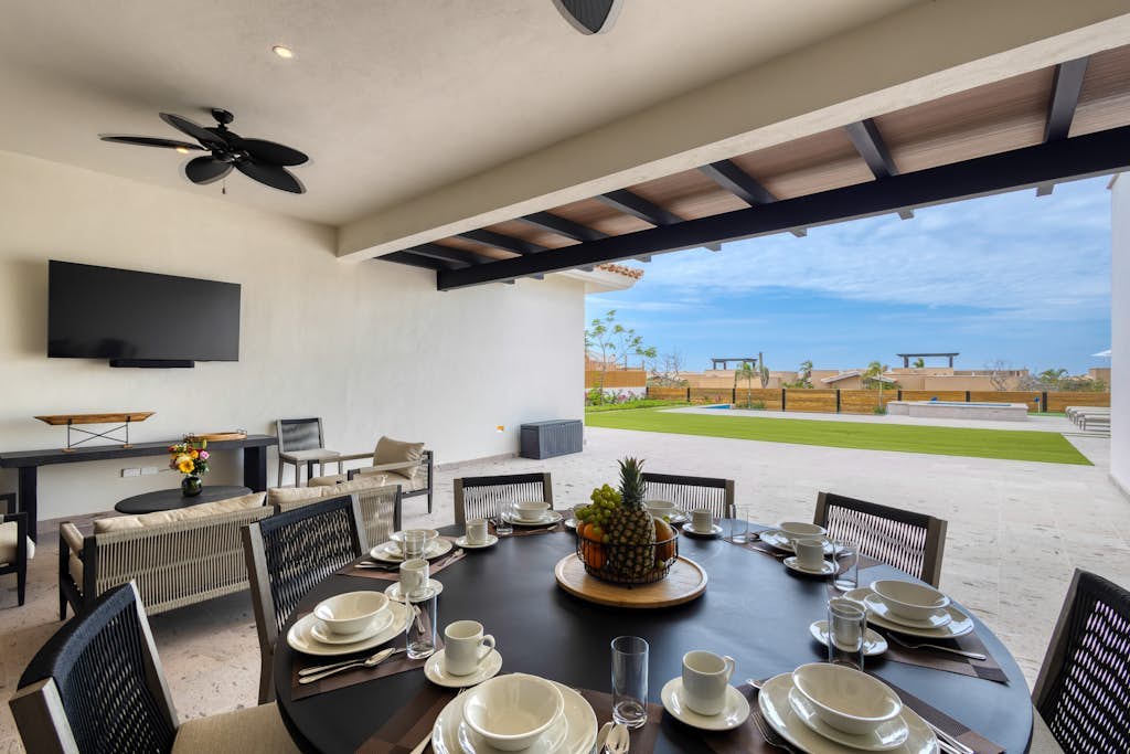 Luxury Coastal Retreat - Pool & World-Class Golf