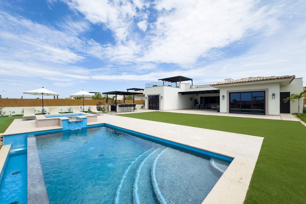 Luxury Coastal Retreat - Pool & World-Class Golf