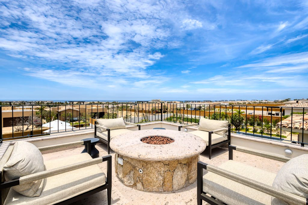 Luxury Coastal Retreat - Pool & World-Class Golf