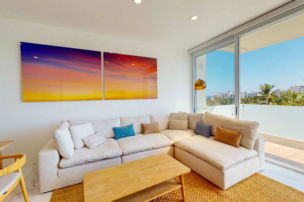 Spacious condo with private washer/dryer, city views, and shared pool