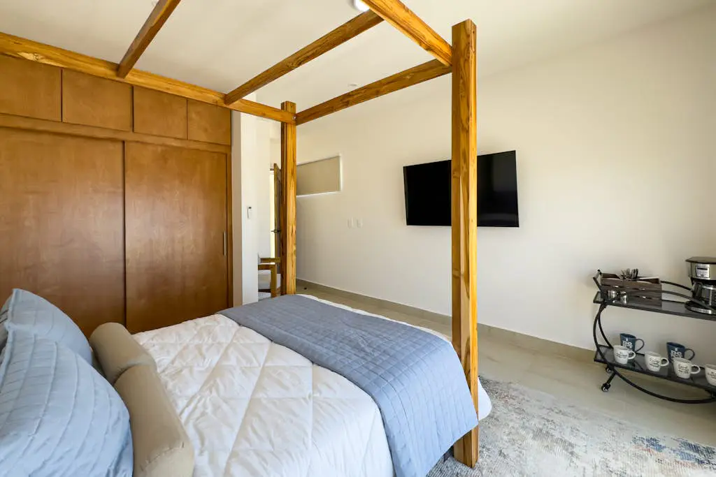 Modern studio with rooftop lounge, pools, gym, pickleball & Netflix access