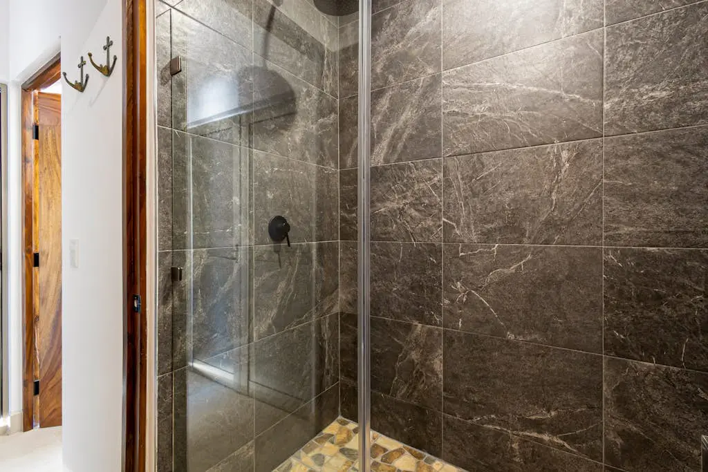 Modern studio with rooftop lounge, pools, gym, pickleball & Netflix access