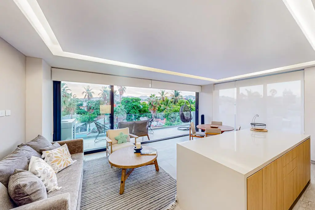 Downtown condo with great views, shared pool, hot tub, & grill