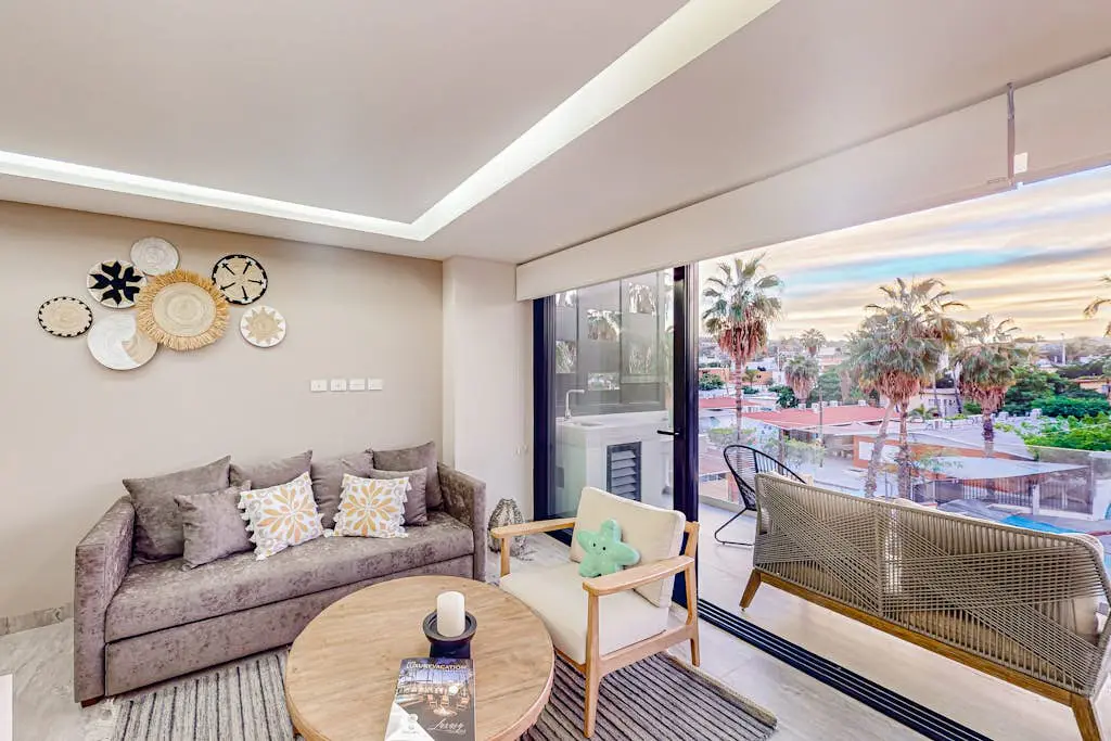 Downtown condo with great views, shared pool, hot tub, & grill