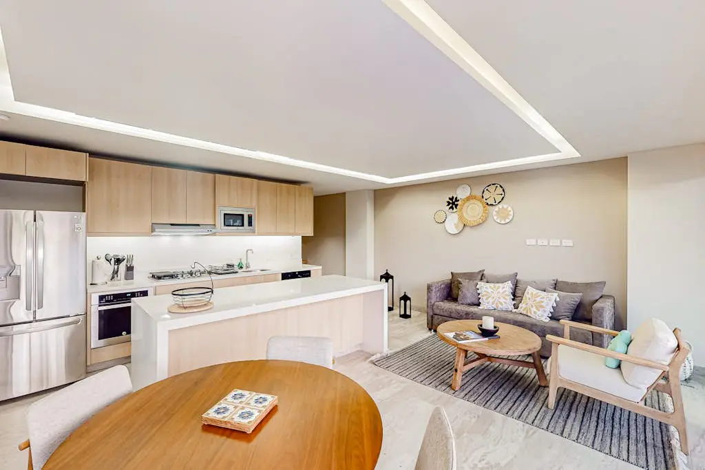 Downtown condo with great views, shared pool, hot tub, & grill