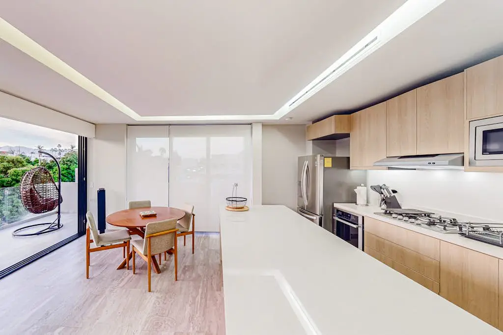 Downtown condo with great views, shared pool, hot tub, & grill