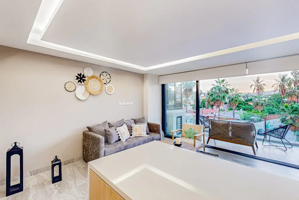 Downtown condo with great views, shared pool, hot tub, & grill