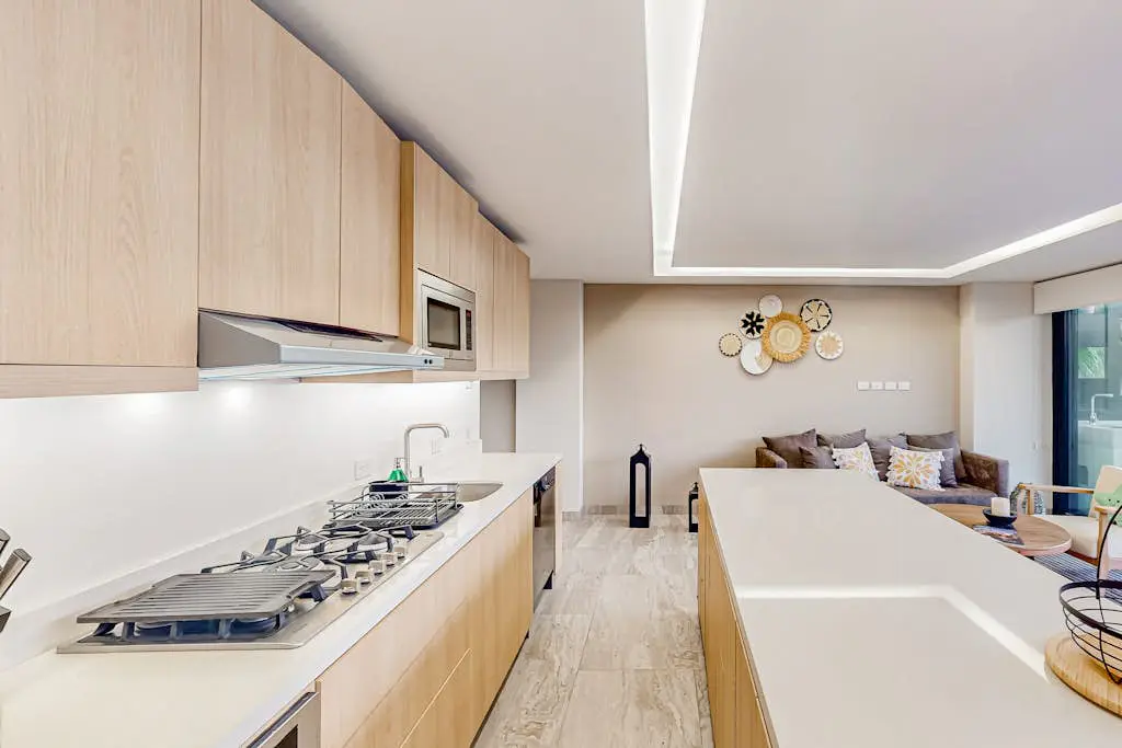 Downtown condo with great views, shared pool, hot tub, & grill