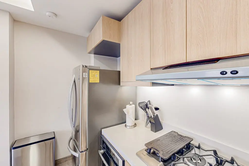 Downtown condo with great views, shared pool, hot tub, & grill