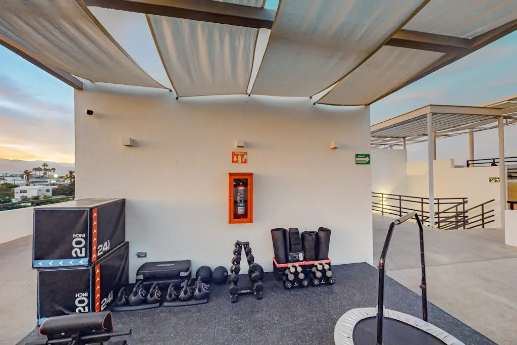 Downtown condo with great views, shared pool, hot tub, & grill