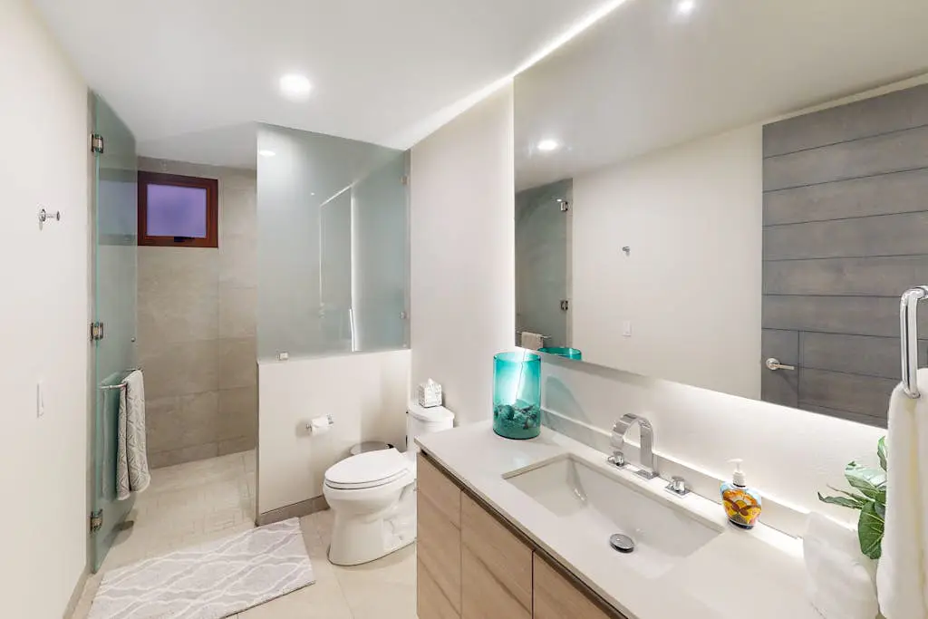 Luxury house with private pool, ocean view, inviting balcony & elegant charm