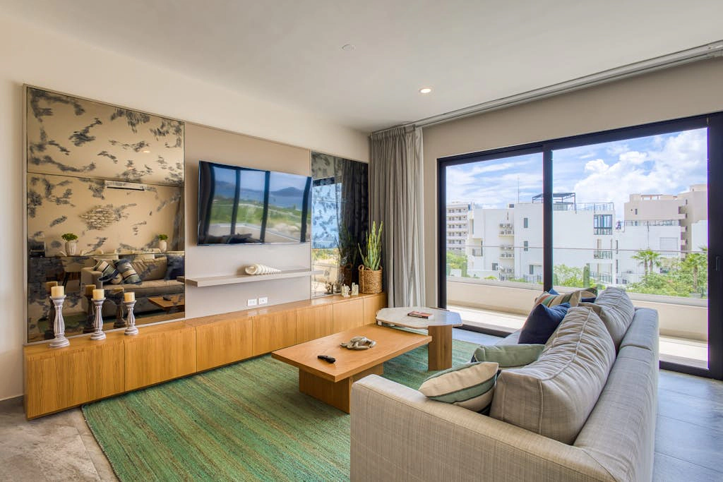 Peaceful coastal stay with pool, balcony & fitness center