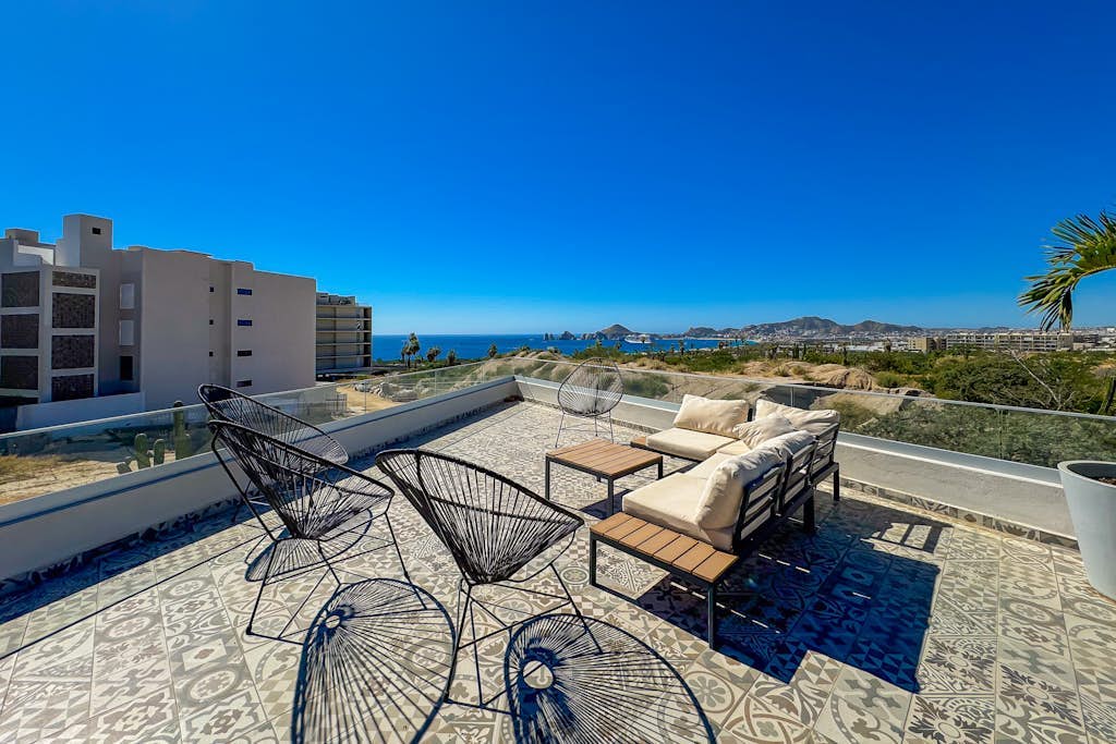 Peaceful coastal stay with pool, balcony & fitness center