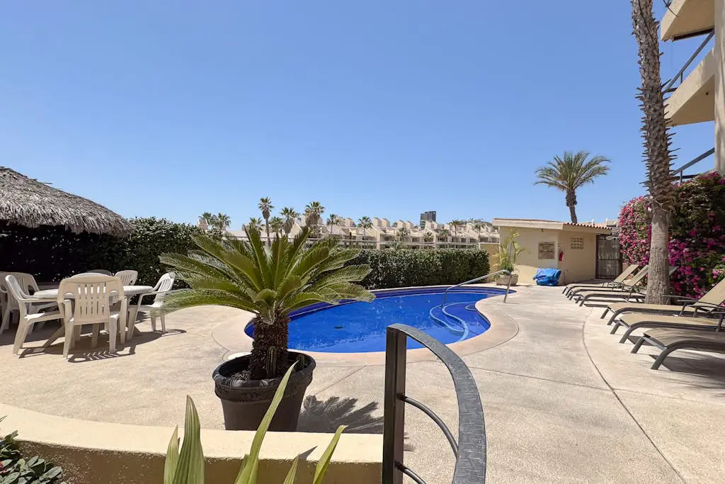 Charming golf-view condo with pool, hot tub, terrace & WiFi