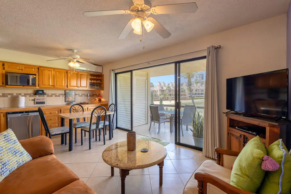 Charming golf-view condo with pool, hot tub, terrace & WiFi