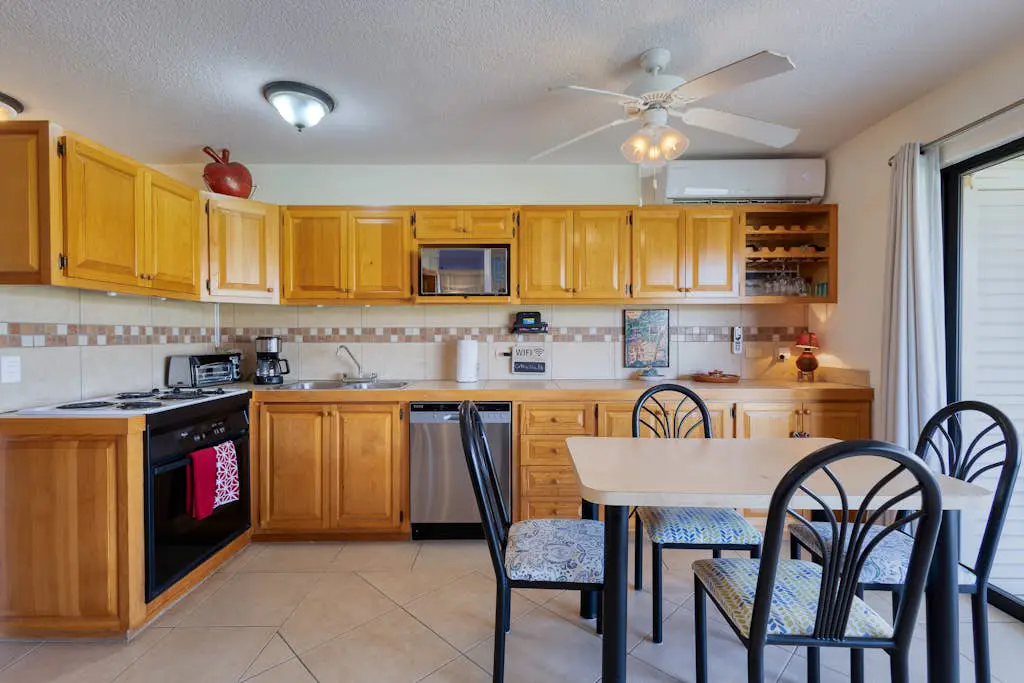 Charming golf-view condo with pool, hot tub, terrace & WiFi