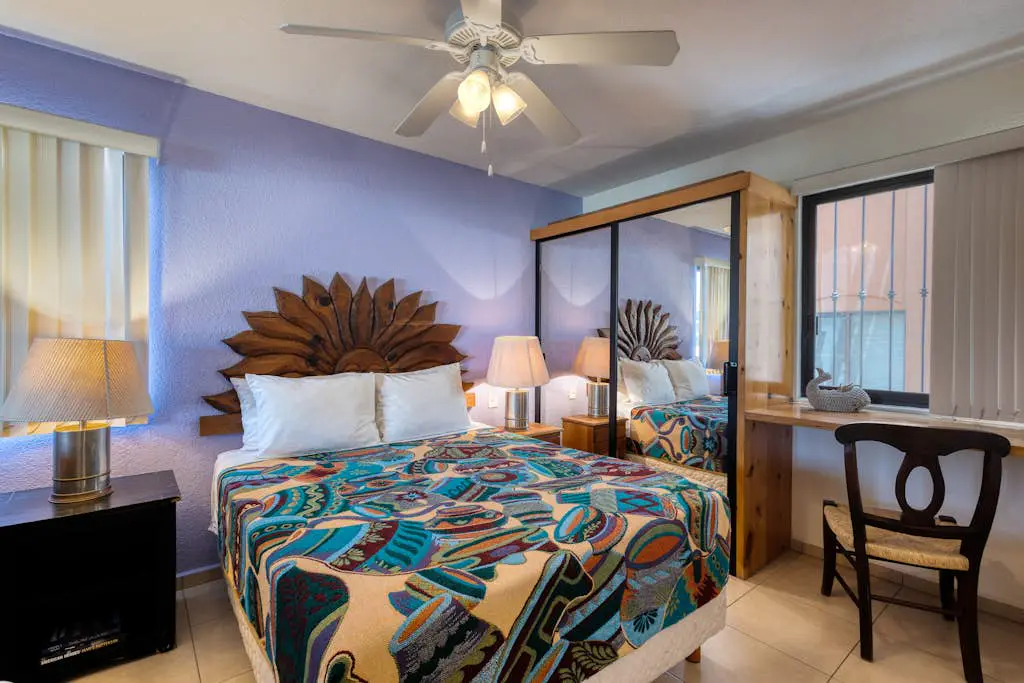 Charming golf-view condo with pool, hot tub, terrace & WiFi