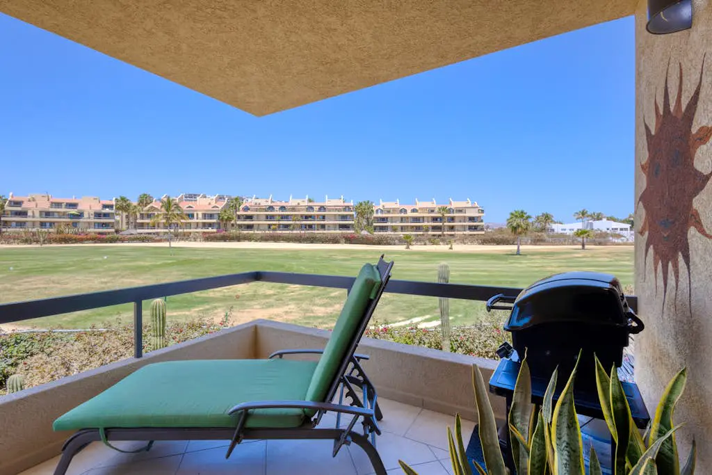 Charming golf-view condo with pool, hot tub, terrace & WiFi