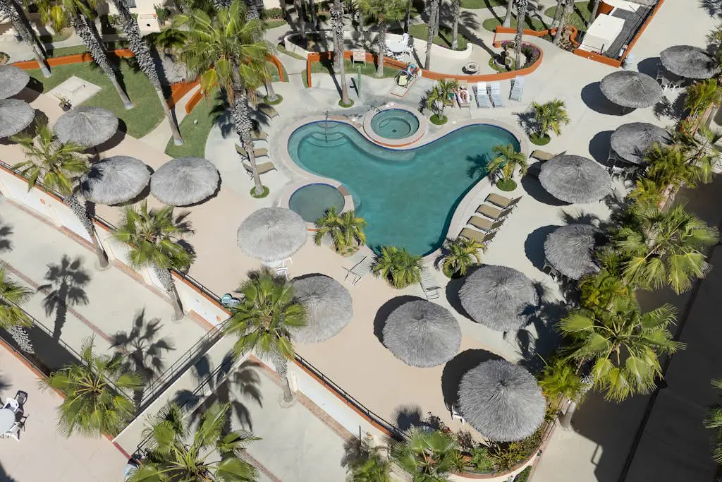 Charming golf-view condo with pool, hot tub, terrace & WiFi