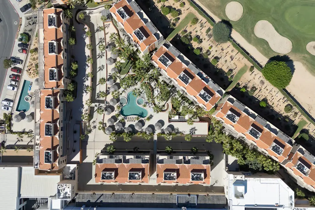 Charming golf-view condo with pool, hot tub, terrace & WiFi