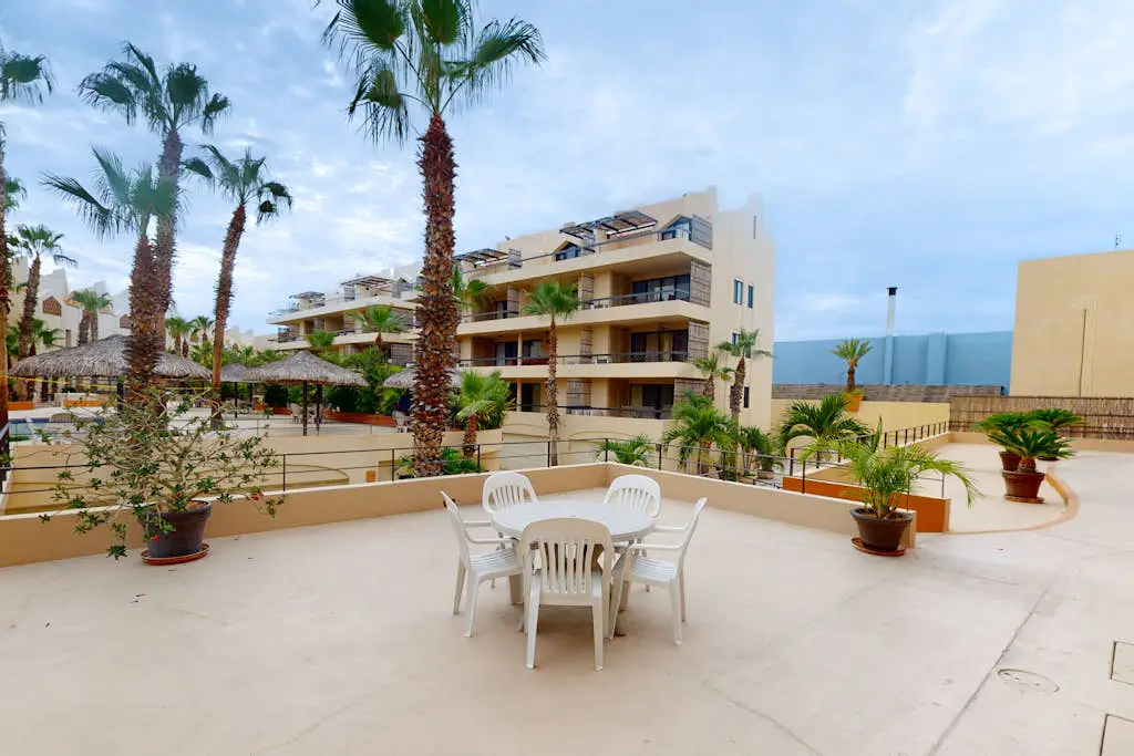 Inviting apartment across from the beach with pool, grill, balcony & golf nearby