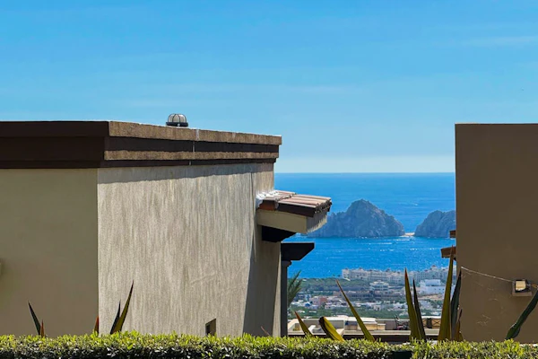 Stylish condo with pool, ocean views, fitness & private patio grill